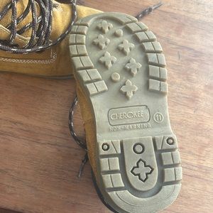 Size 11 Cherokee waterproof boots